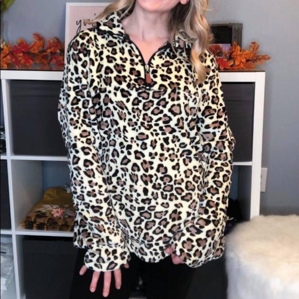 Leopard print pullover